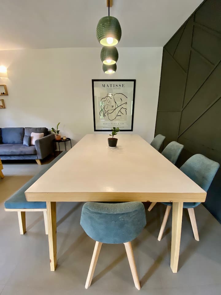 Dining area image 2