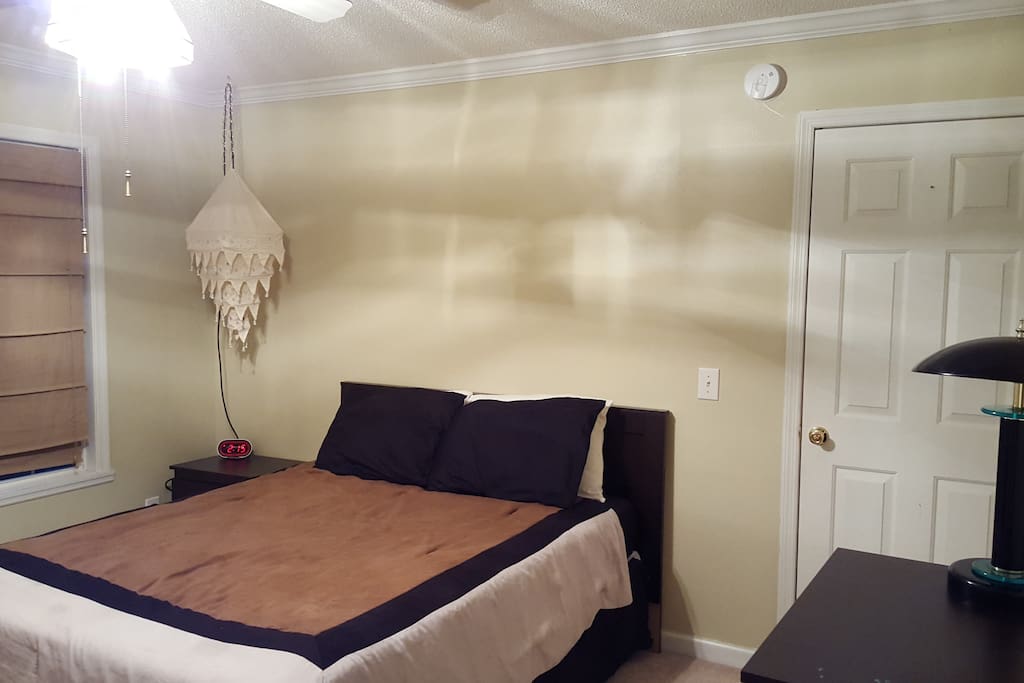 2nd bedroom~ Q bed, 2 dressers, nightstand & walk in closet