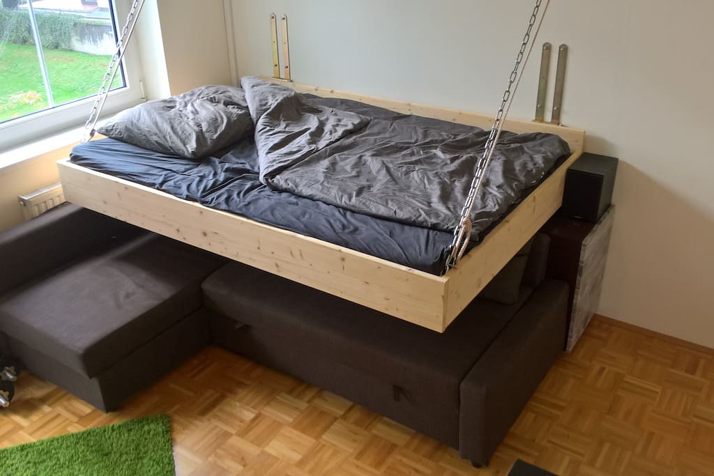 das schwebende Bett..