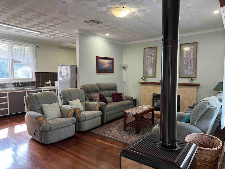 Kelly's House Family, Pet Friendly And Contractors - Bunbury