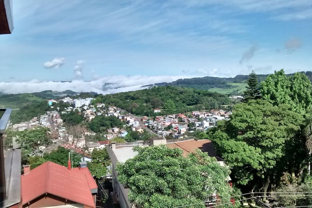 Vista para o Vale dos Vinhedos com neblina