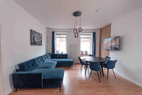 unique | feel-good home | central | parking lot