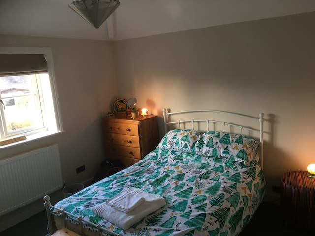 Airbnb Lingfield Vacation Rentals Places To Stay England