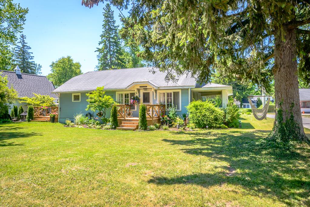 Large side yard offers lots of play space for the kids plus outdoor dining area