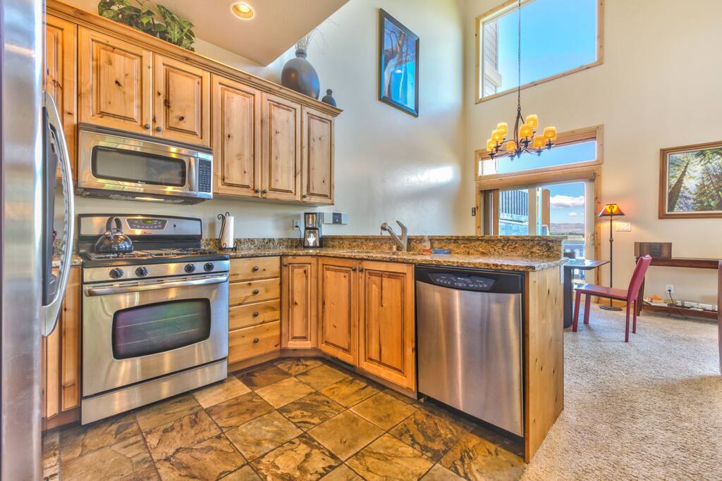 Utah Lodging / LSV 61 / Main Level / Kitchen