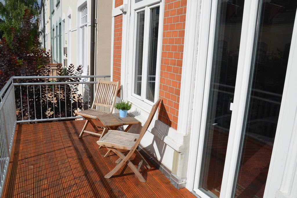 Schöne Terrasse in Süd-Ost-Lage, mit Sonne von morgens bis nachmittags