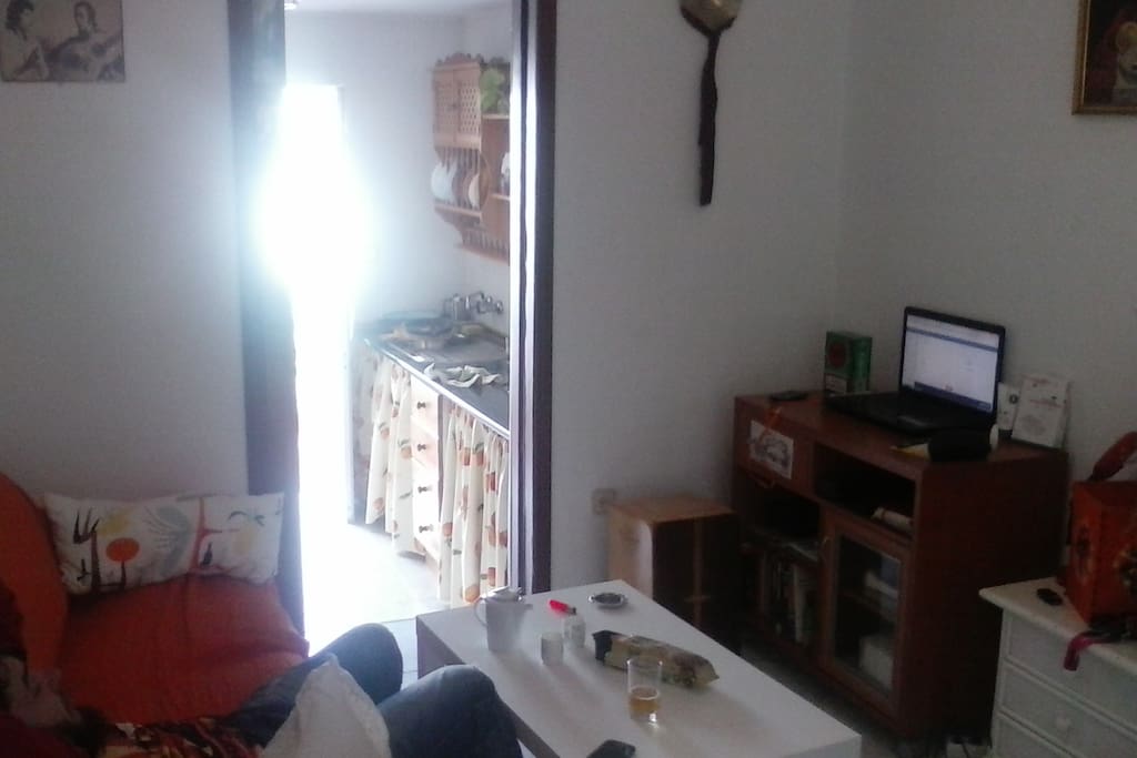 Salón, acceso cocina y terrazas!! sofá para 1