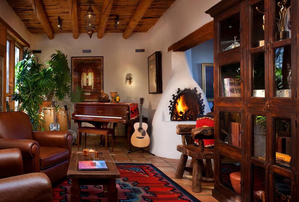 Piano / Living Room