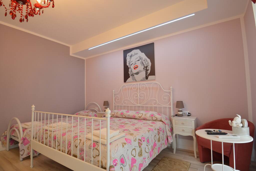 CAMERA ROMANTICA CON BALCONE E GRANDE BAGNO PRIVATO