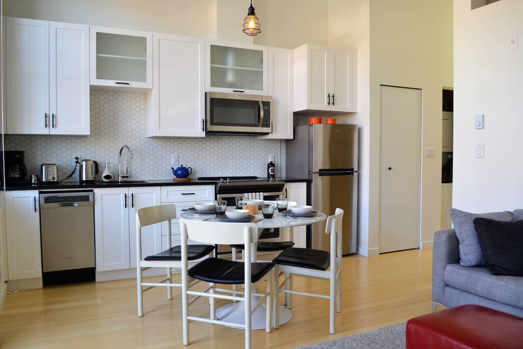 Dining area with fully equipped kitchen