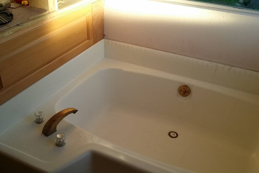 Mbath tub