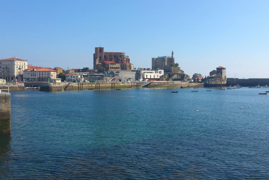 Paisaje zona casco antiguo de Castro urdiales