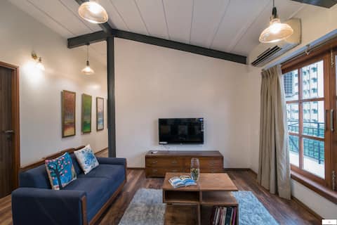 Luxurious & Spacious 4 Bedroom in Colaba!