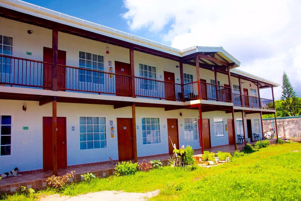 Fachada del hostal