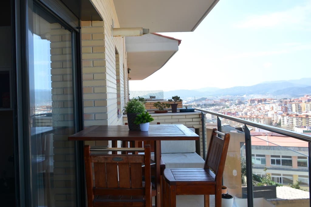 Mesa para comer en la terraza