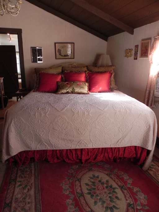 Master bed room king bed