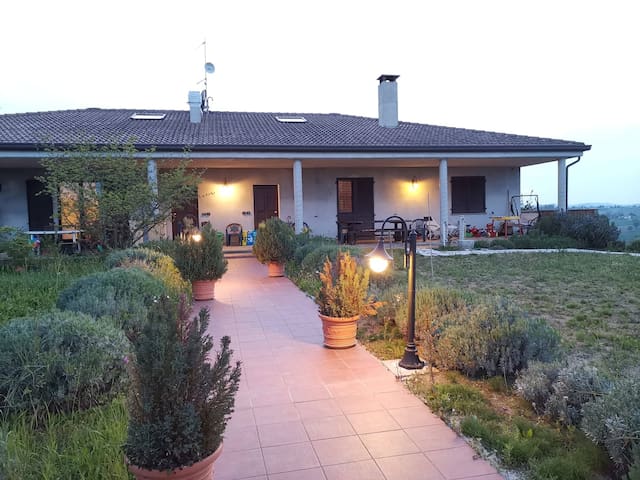 Villetta in collina con vista panoramica