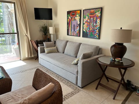 Successful Airbnb property: Stylish 1BR/2 bath condo.Ideal location. in Solidaridad