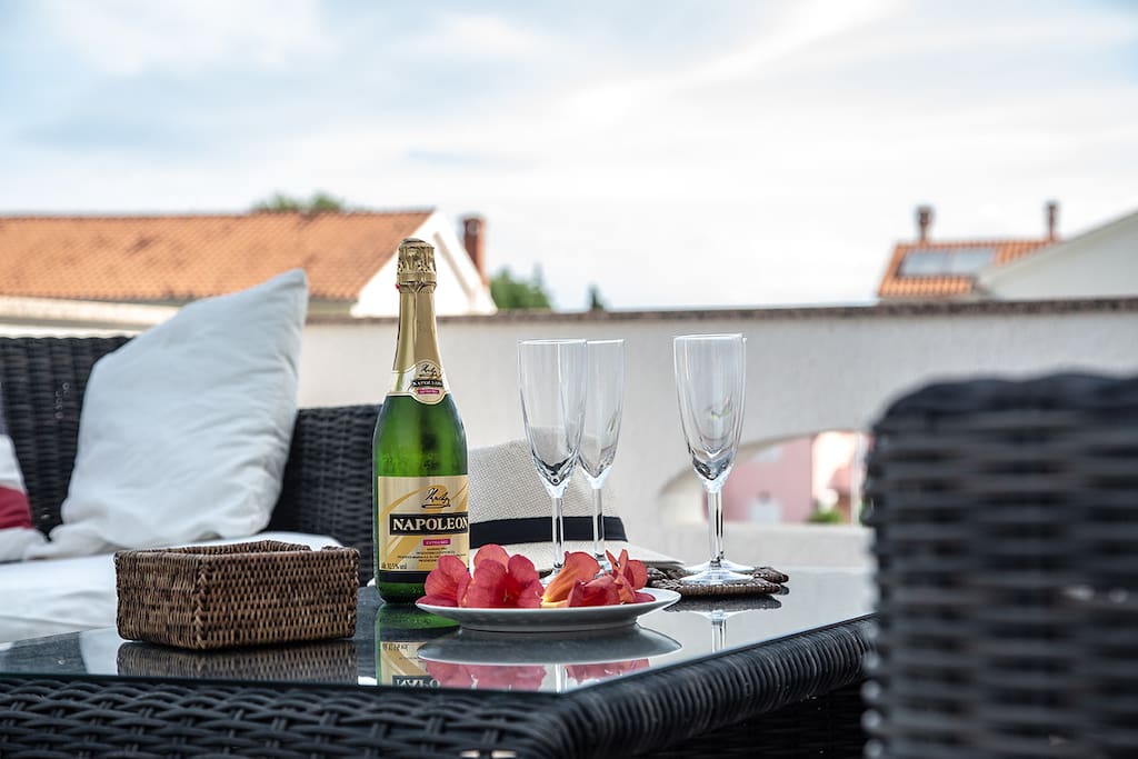 Enjoy your meels in open air