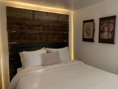 Top Airbnb: Downtown Hot Springs RAD Cabin in Glenwood Springs