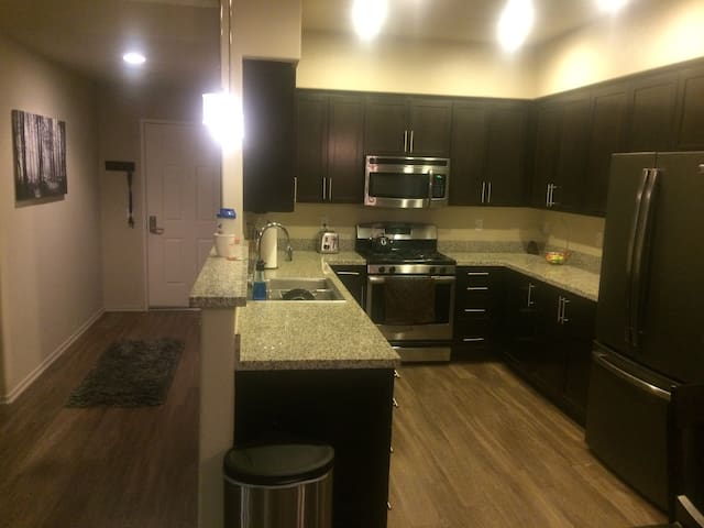 Private Room in a 2 bed/2 bath Apartment