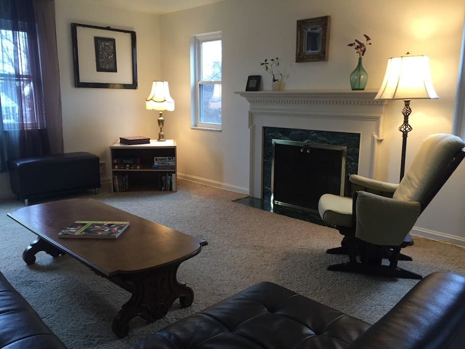 Please know that there is no television, but wi-fi throughout the apartment.