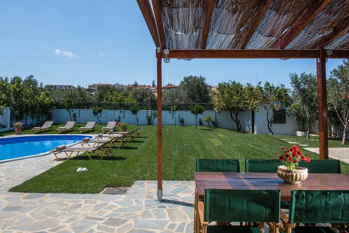 Mosaic Villa gallery image 4