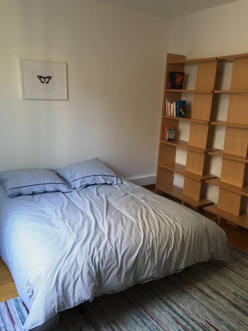 La chambre avec un canapé-lit