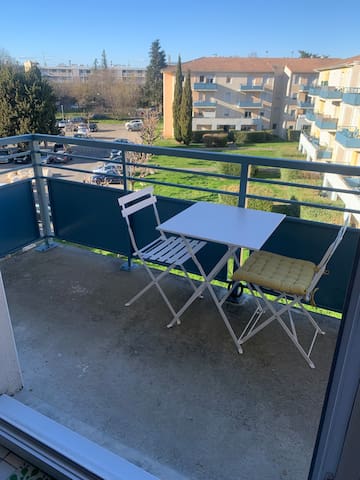 Entire home with 1 bedrooms in Avignon - Appartement  entier proche hôpital. Bus-tram ville