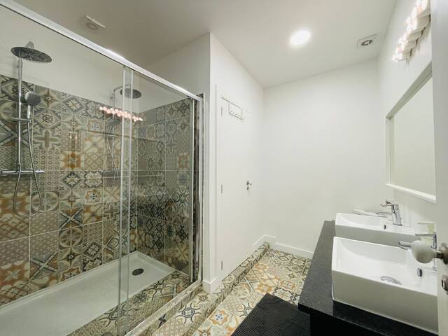 São Paulo 3 – Spacious 5BD in the heart of Lisbon! gallery image 5