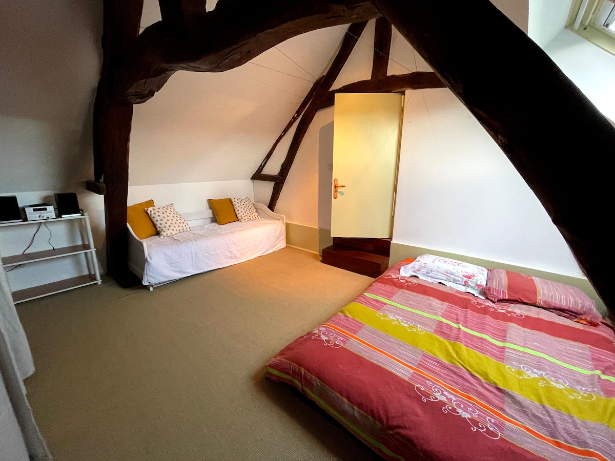 ห้องนอนที่ 2 อยู่ชั้น 1