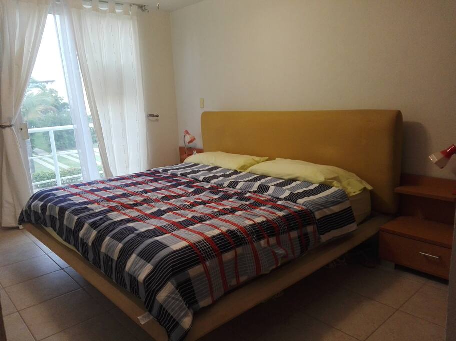 recámara principal con cama King size