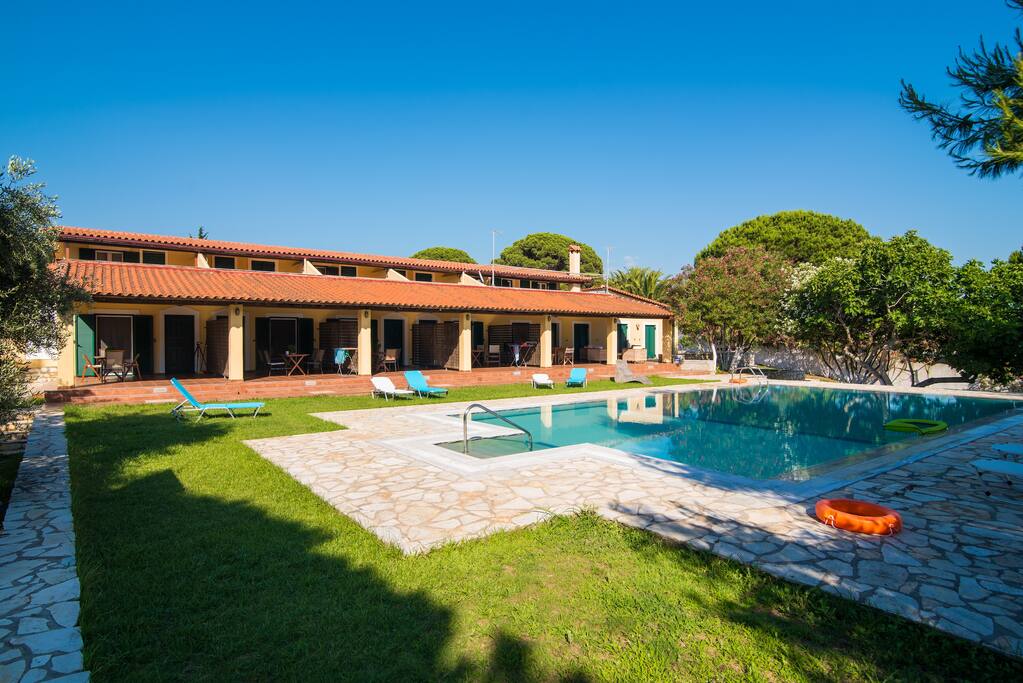 The complex outside! Sun, pool And Relax are my favourite words...