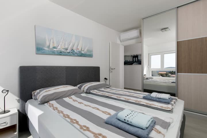 Bedroom 3 with king size bed