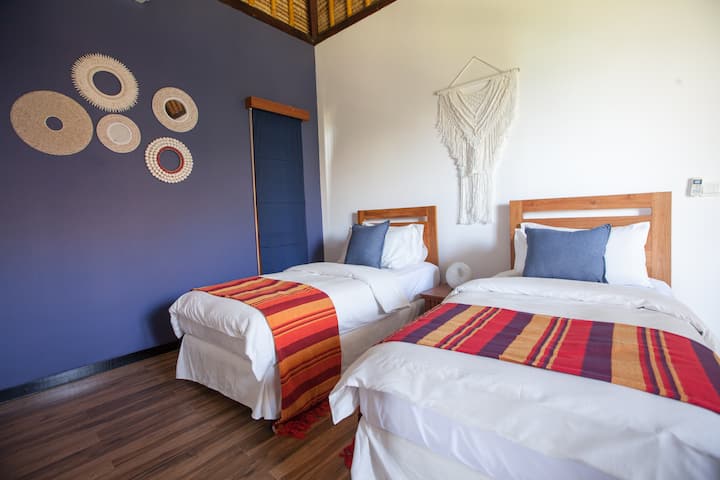 Горниот кат со брачен кревет (или двоен)