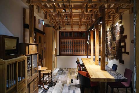 Youchunfang House [Chiayi City Homestay 008] 60-year-old cypress wood house, connecting modernity, h