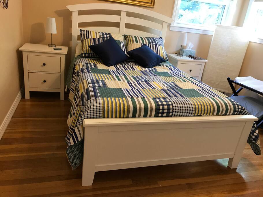 Another view of the bed.