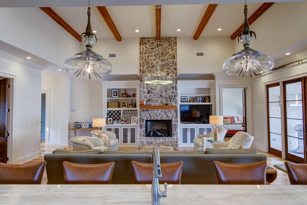 Living Room & Bar