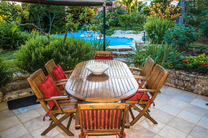 Trullo with pool and barbecue in Cisternino gallery image 4