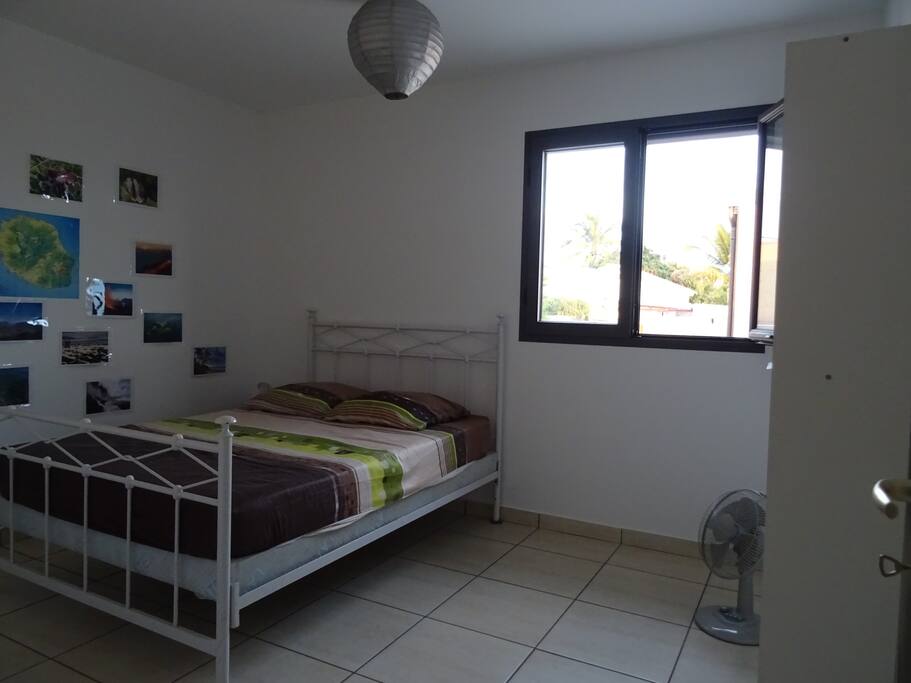 Une chambre confortable et spacieuse
