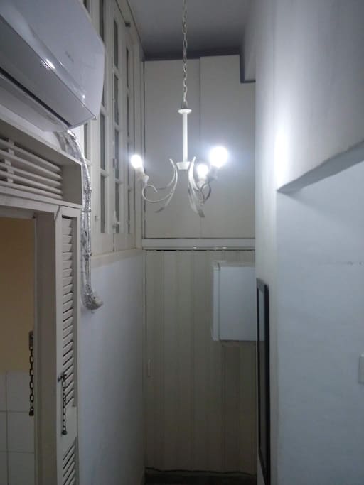 Hall whit minibar and large closet.