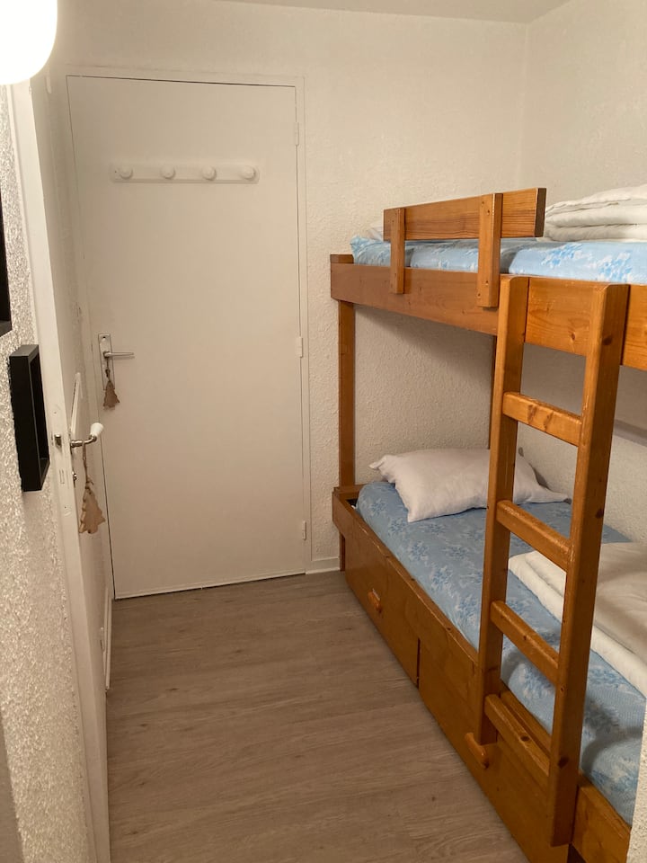 Спалнята в кабината, за да може всеки да намери собствено помещение 