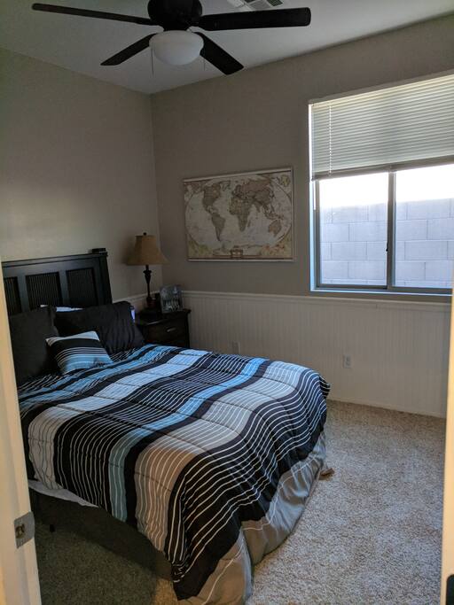 Guest room. Full bed