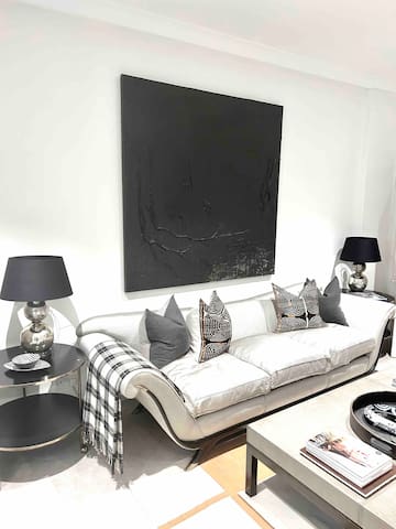 The Quintessential Chelsea House