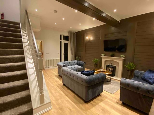 Luxury Home SPA jacuzzi sauna EXCEL Canary Wharf 6 gallery image 2