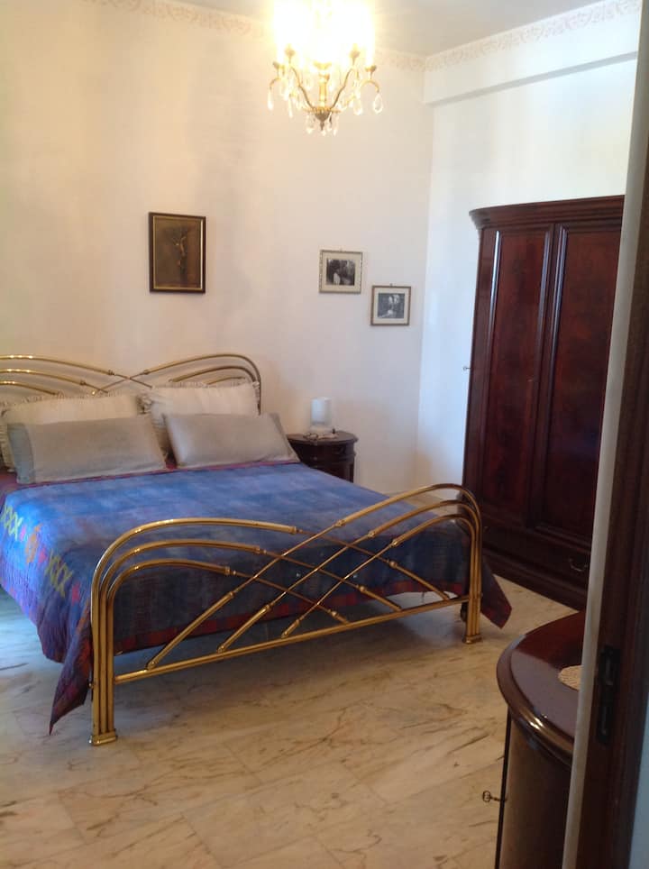 غرفة النوم 1