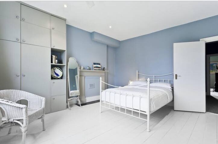 Atmospheric and enchanting – Lancaster Grove gallery image 3