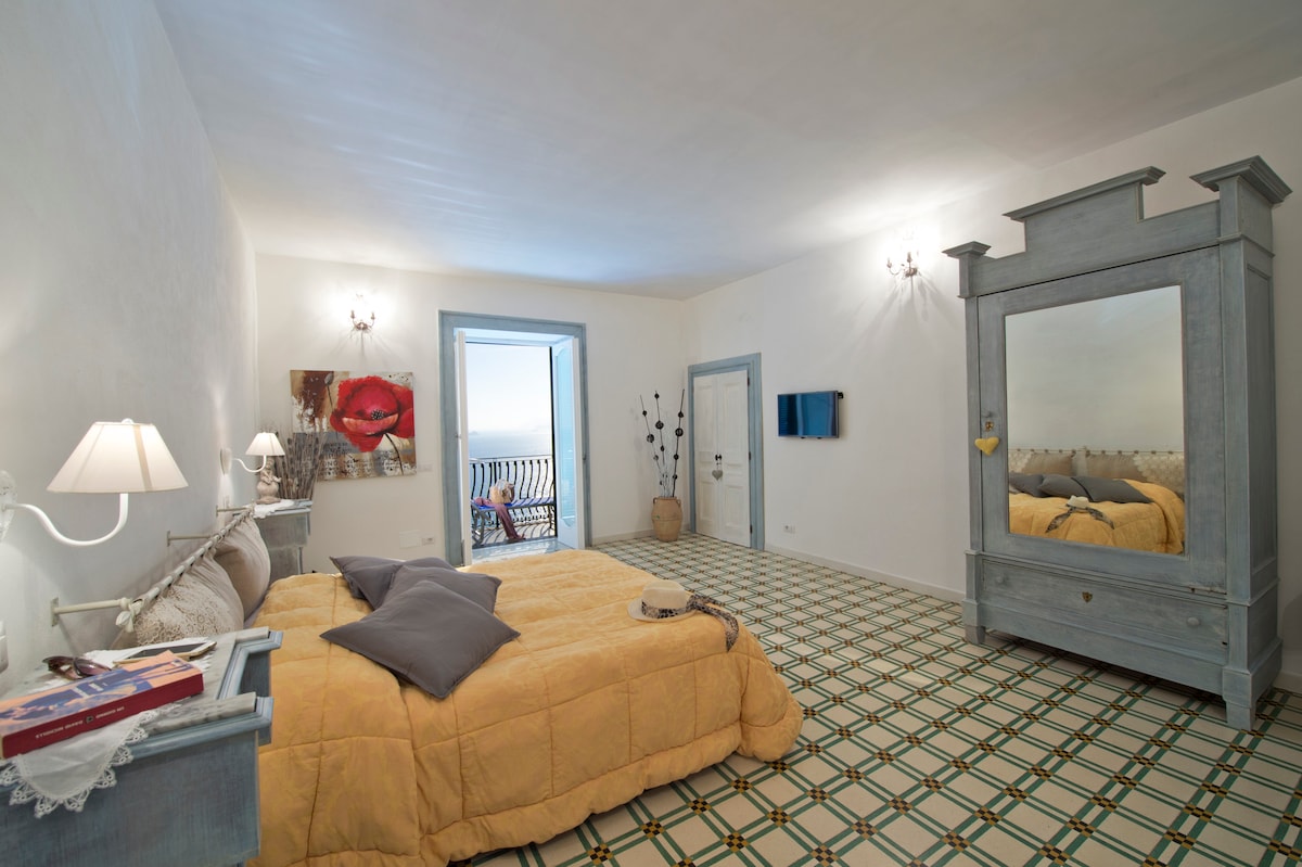 Първата спалня