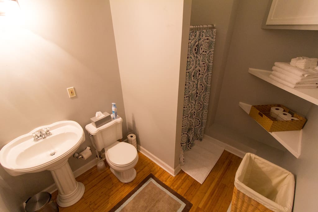 Clean cute and cozy bathroom