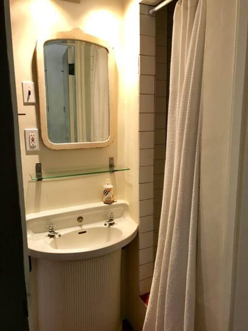 Nice bathroom and shower